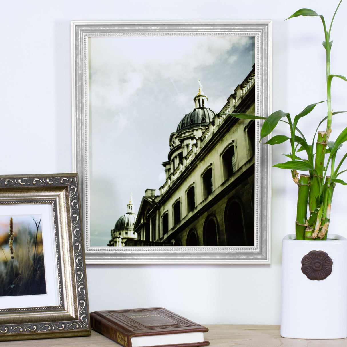 Stratton .75", Antique White Picture Frame