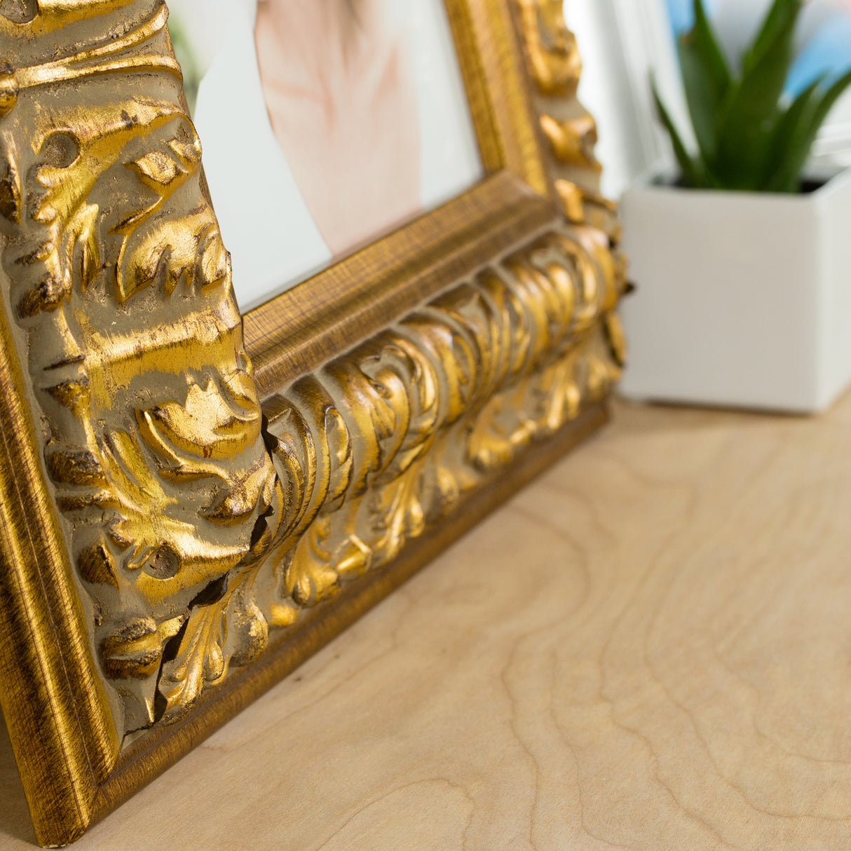 Barroco 3.125", Antique Gold Picture Frame
